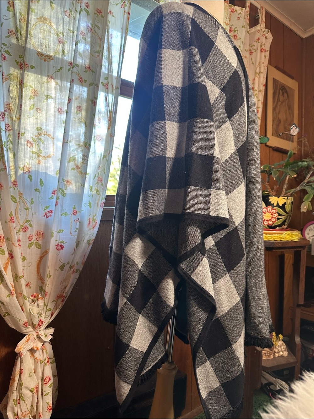 Kensie • Buffalo Check Greyscale Fringe Trim Poncho - Picture 6 of 14